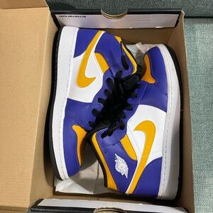 Nike Jordan 1 MID Lakers, 5.5Y, like new with original box